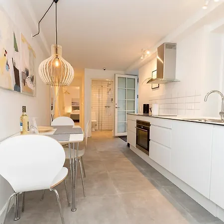 Harbour Walk 4*