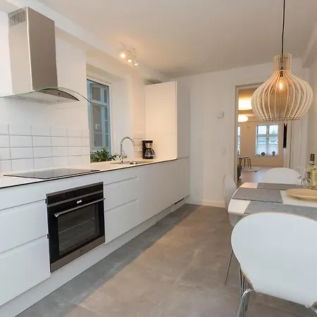 Hotel apartamentowy Harbour Walk 4*