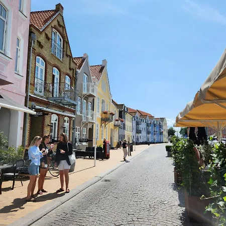 Harbour Walk 4*