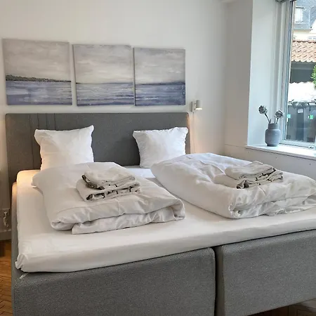 Harbour Walk 4*