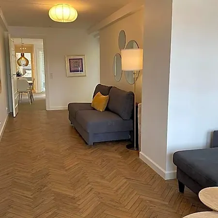 Harbour Walk 4*