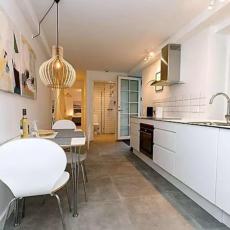 アパートホテル Harbour Walk 4*