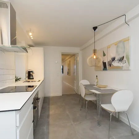 Ξενοδοχείο με διαμερίσματα Harbour Walk 4*